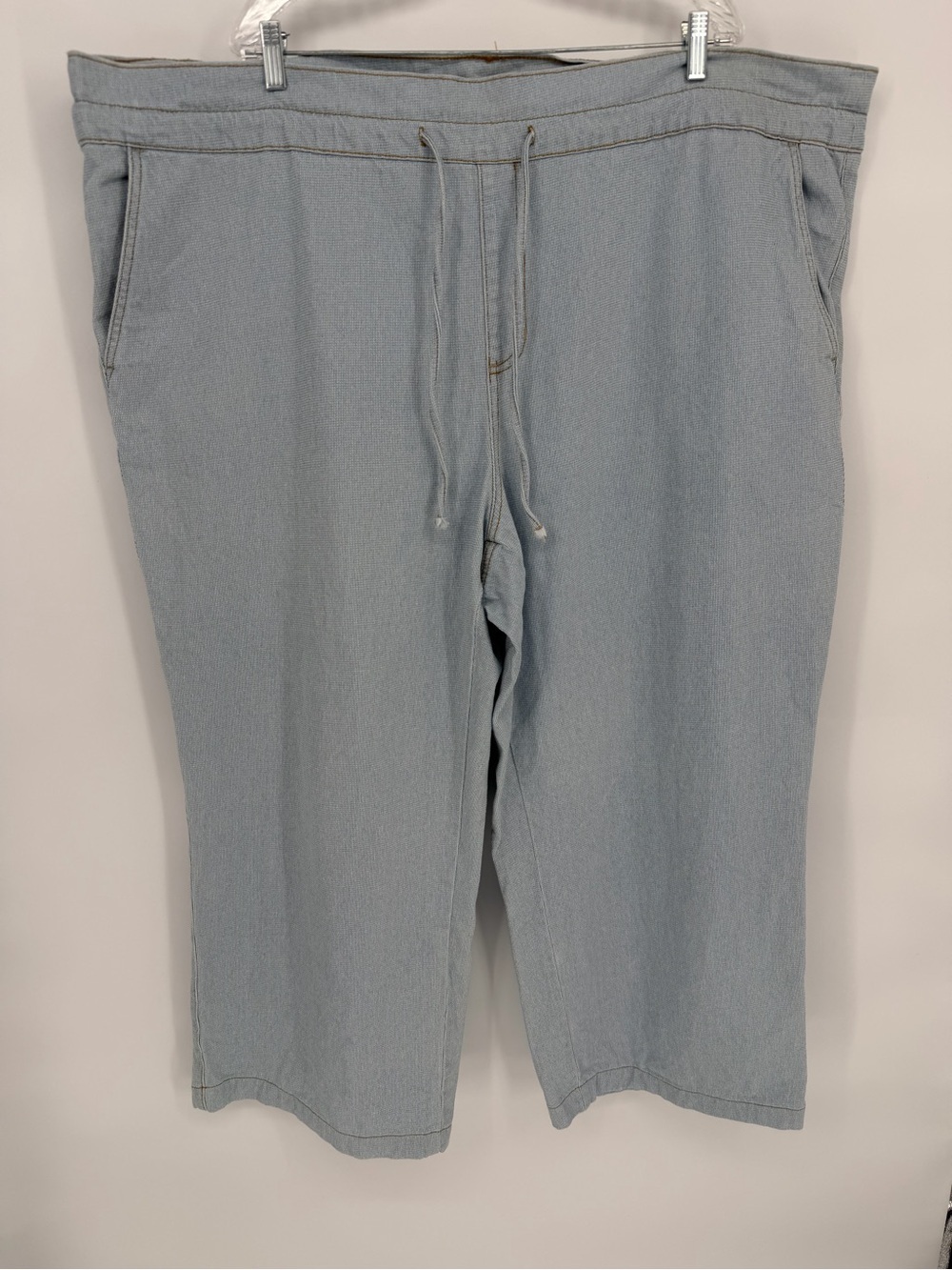 Universal Thread Light Blue Denim Capris